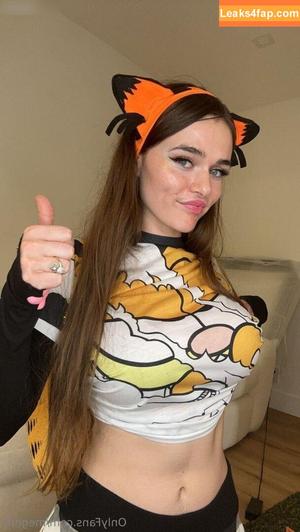 MegNut photo #0865