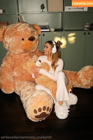 miamalkovafree photo #0002