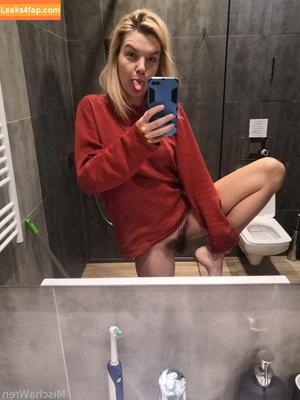MischaGoesWild photo #0060