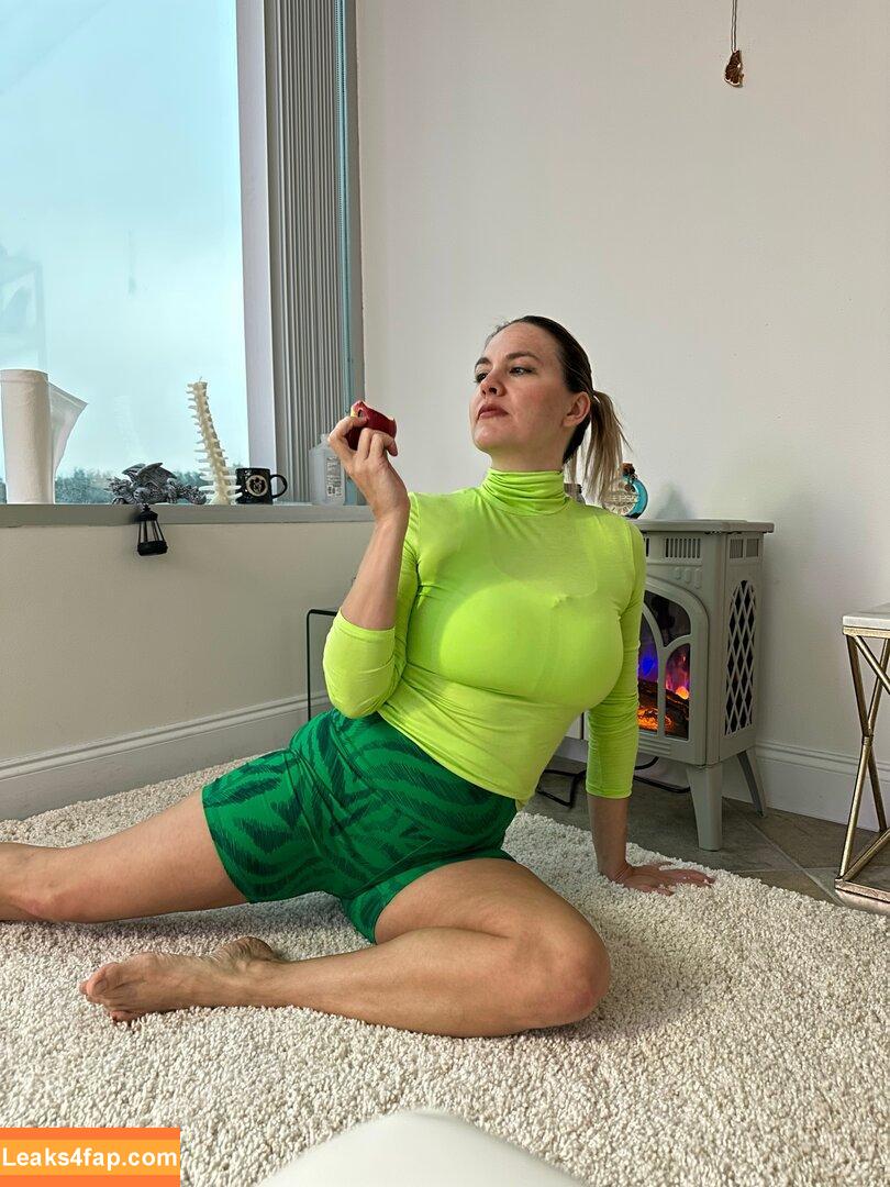 Mondragon Chiropractic / Brenda Mondragon / chiro_dragon leaked photo photo #0098