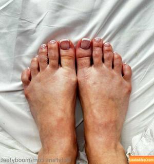 Moody_feet photo #0003