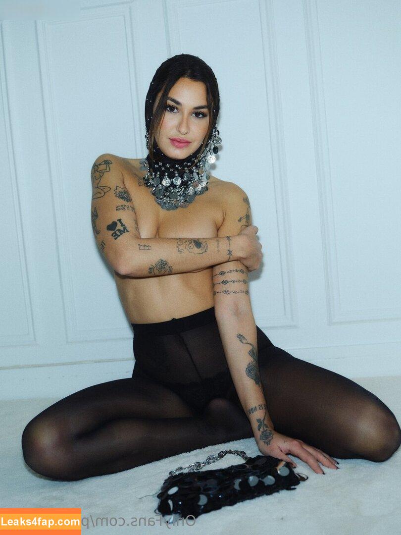 Nikairani /  leaked photo photo #0001