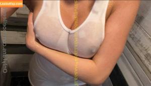 Noelle Emily photo #0411