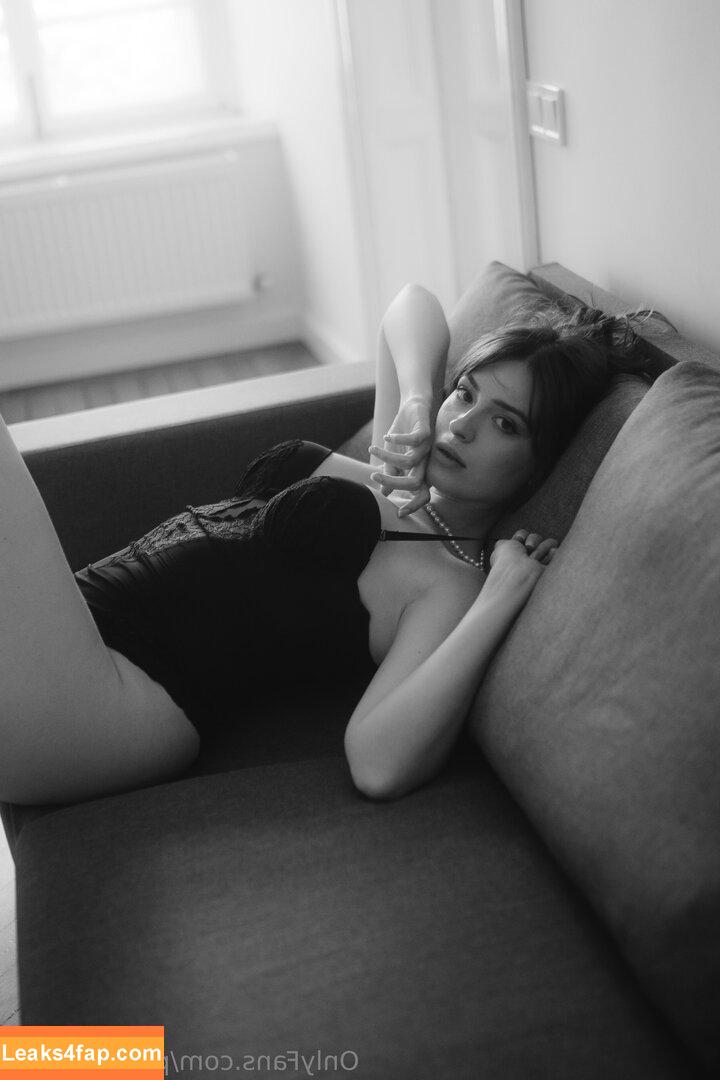 polly_private /  leaked photo photo #0023