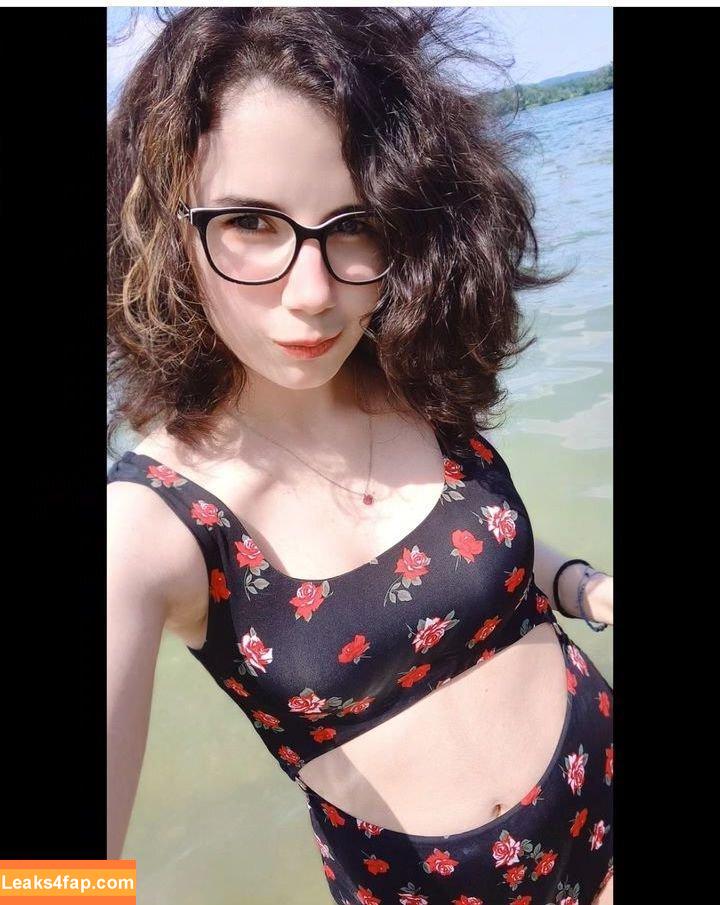 RiriMiaou / French VStreamer / https: слитое фото фото #0003