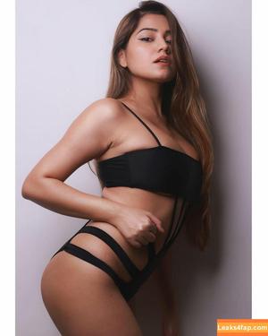 Simran Kaur photo #0076