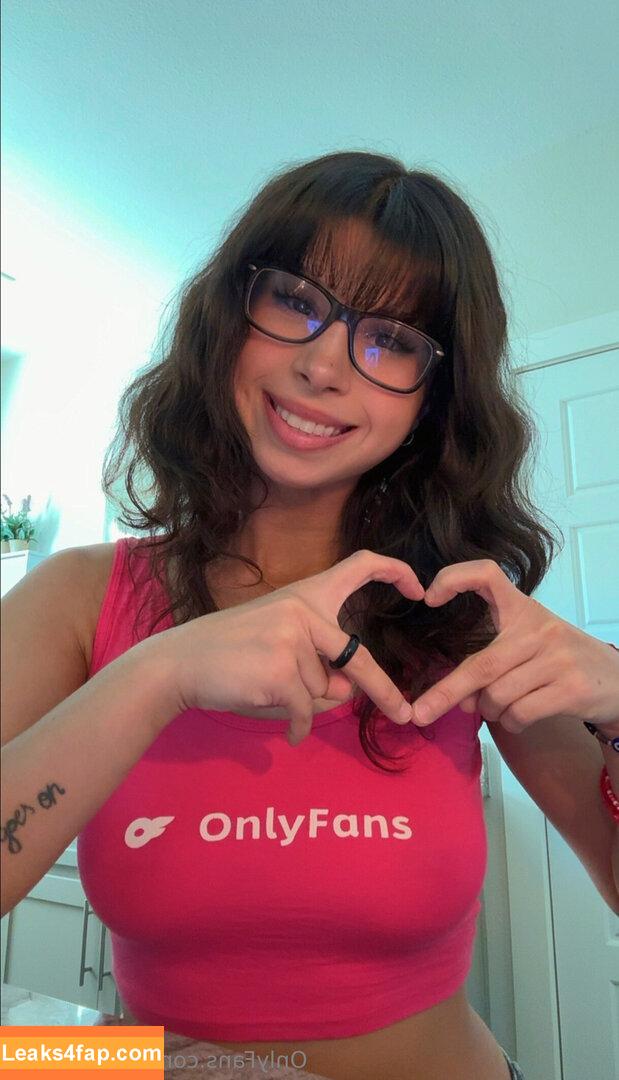 spicy_velma / wizkhapizza leaked photo photo #0024