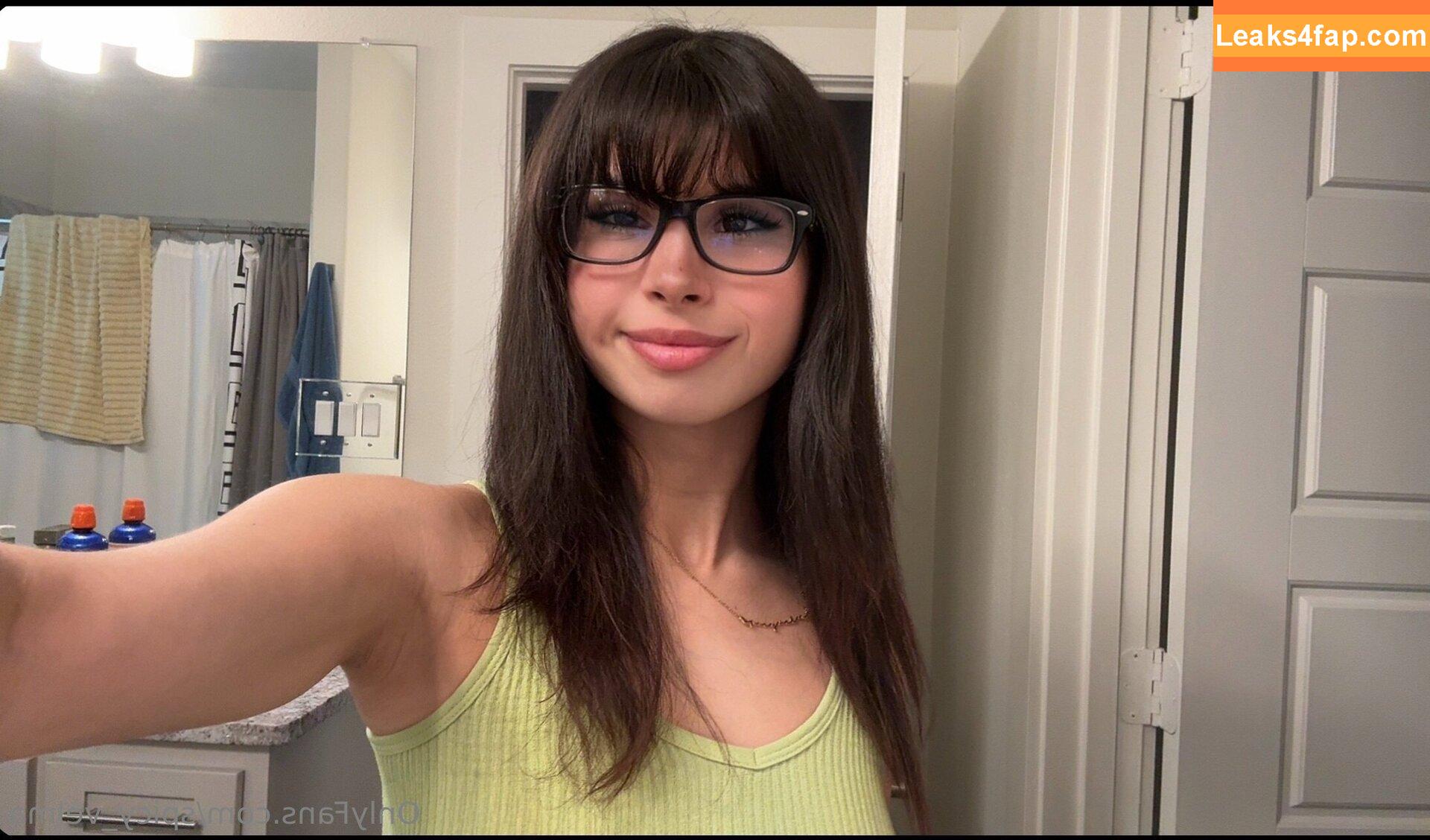 spicy_velma / wizkhapizza leaked photo photo #0038
