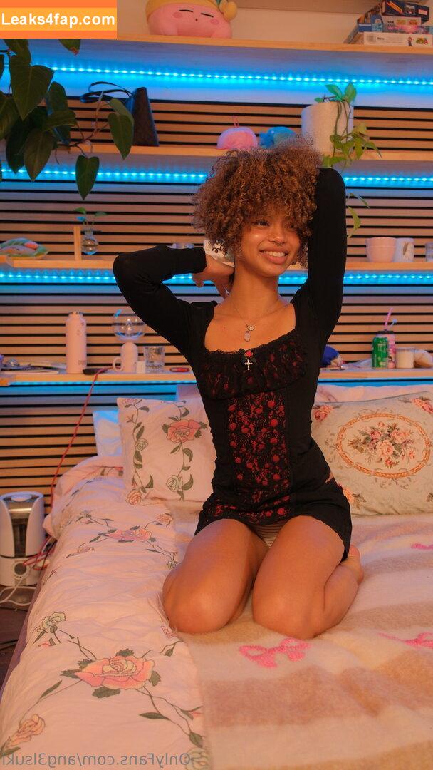 Suki Chan /  leaked photo photo #0056