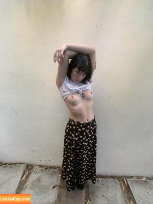 Suzanna Son photo #0020