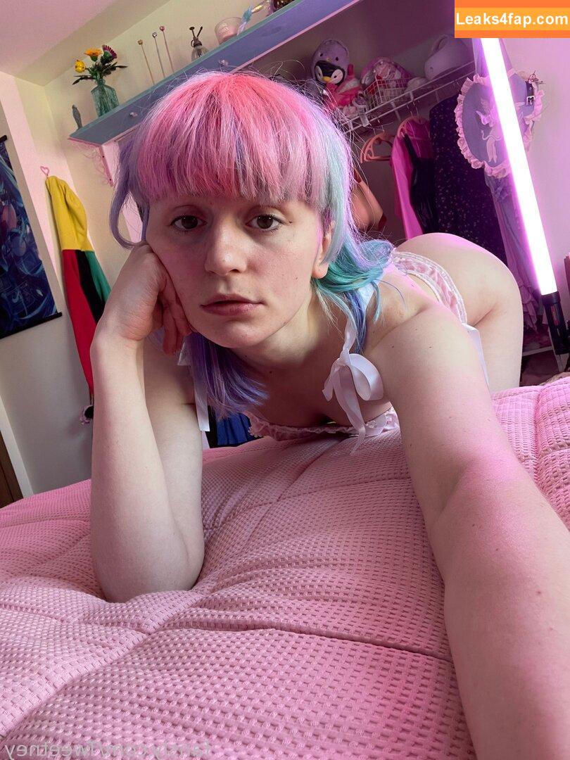 Tweetney / tweetney_chan / tweetneypie leaked photo photo #0001