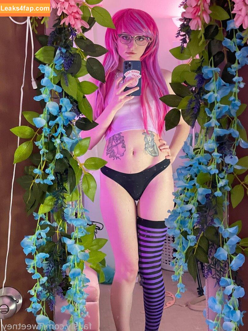 Tweetney / tweetney_chan / tweetneypie leaked photo photo #0098