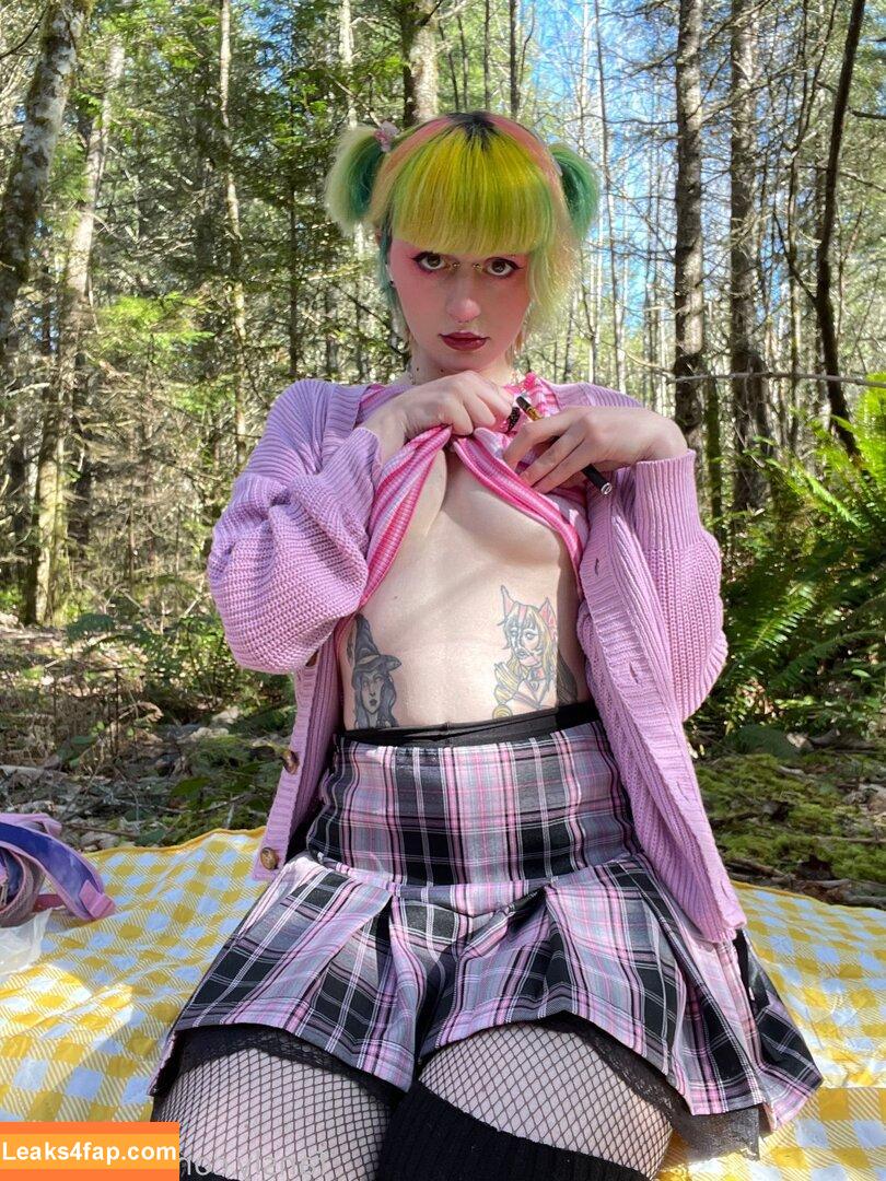 Tweetney / tweetney_chan / tweetneypie leaked photo photo #0124