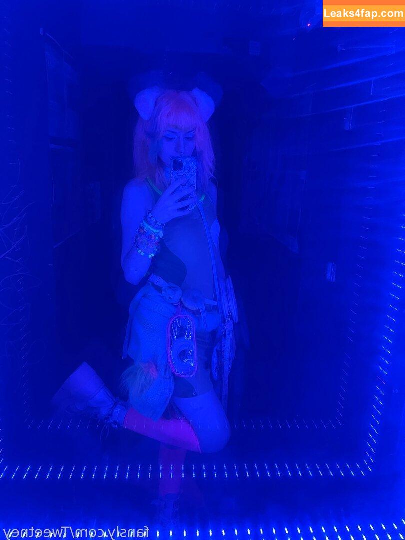 Tweetney / tweetney_chan / tweetneypie leaked photo photo #0243