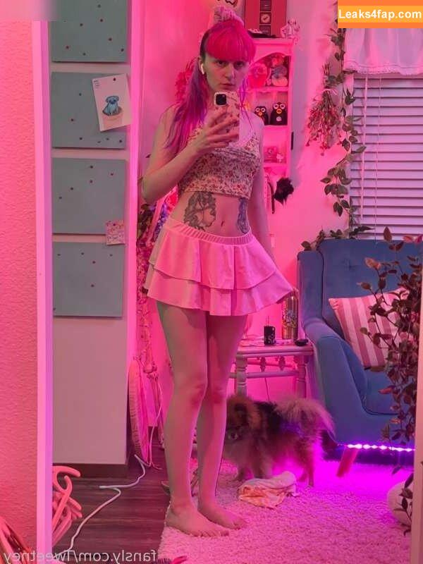 Tweetney / tweetney_chan / tweetneypie leaked photo photo #0279