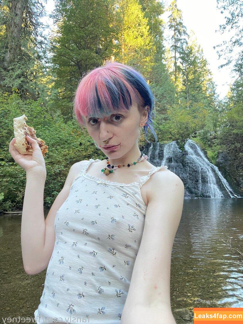 Tweetney / tweetney_chan / tweetneypie leaked photo photo #0377