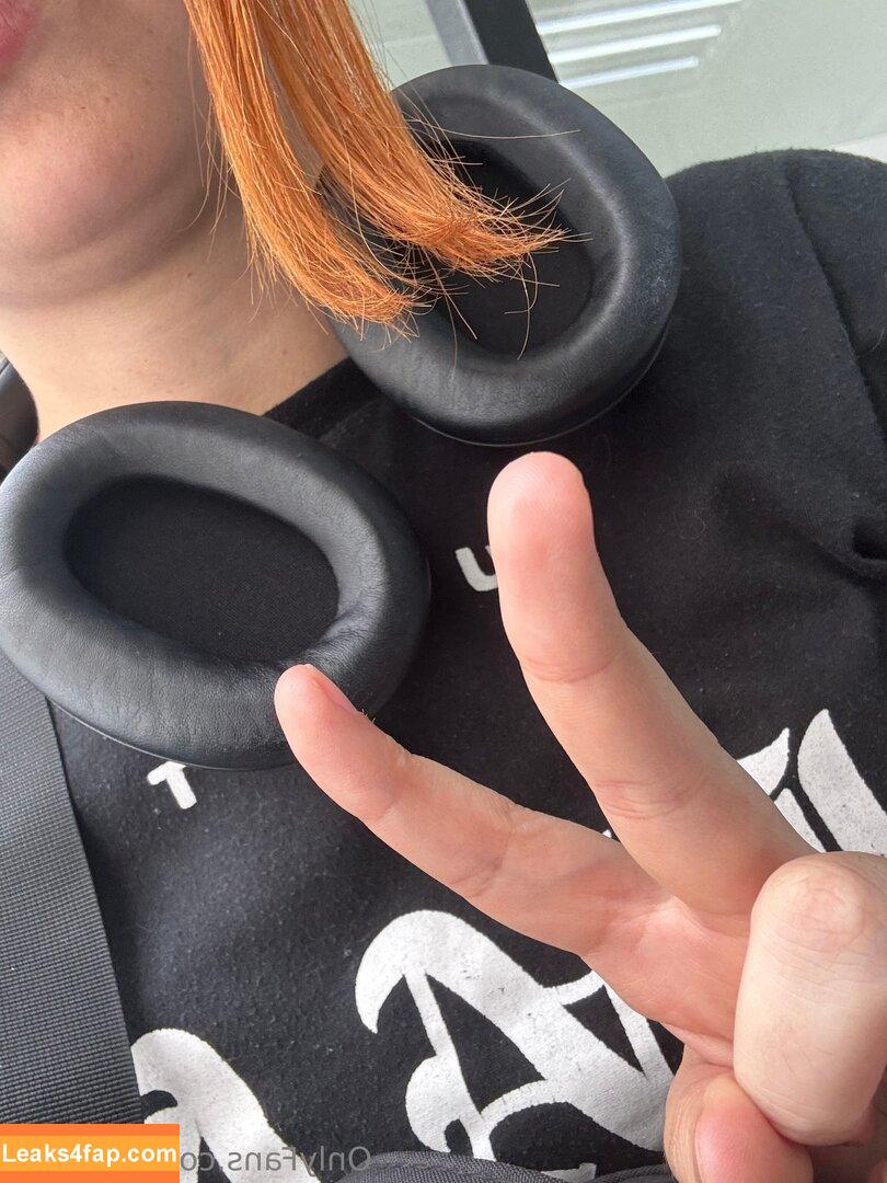vikavixx / officialvikaxx leaked photo photo #0044