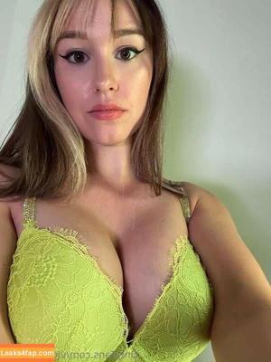 Violet Moreau photo #0030