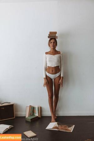 Willow Preston photo #0031