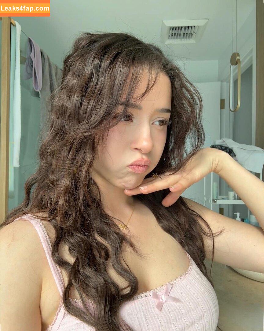 Pokimane / pokimanelol / pokinaneonlyfan leaked photo photo #0022