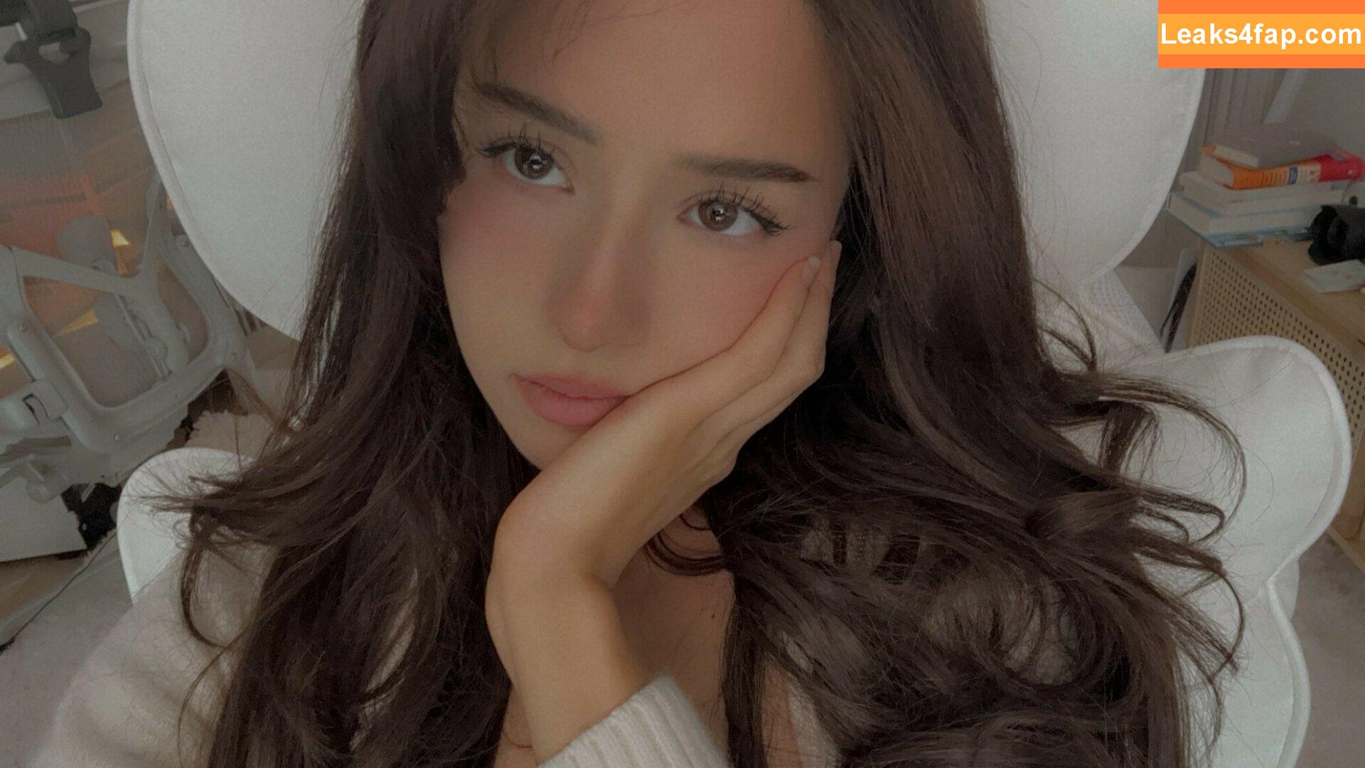 Pokimane / pokimanelol / pokinaneonlyfan leaked photo photo #0035