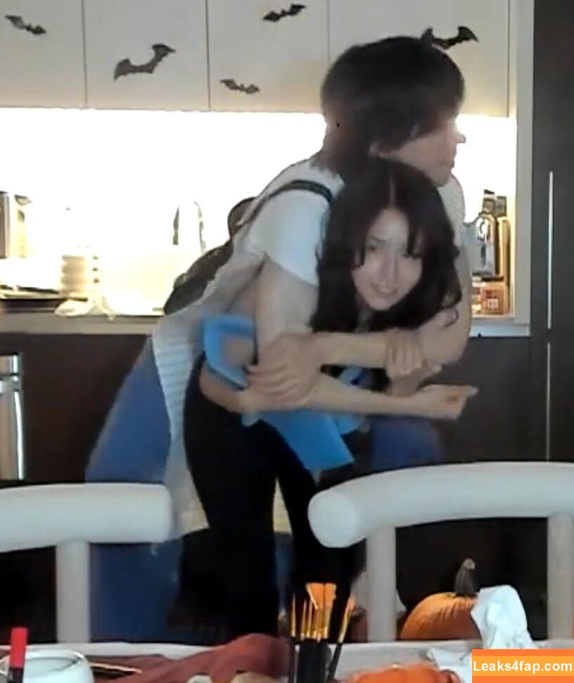 Pokimane / pokimanelol / pokinaneonlyfan leaked photo photo #0429