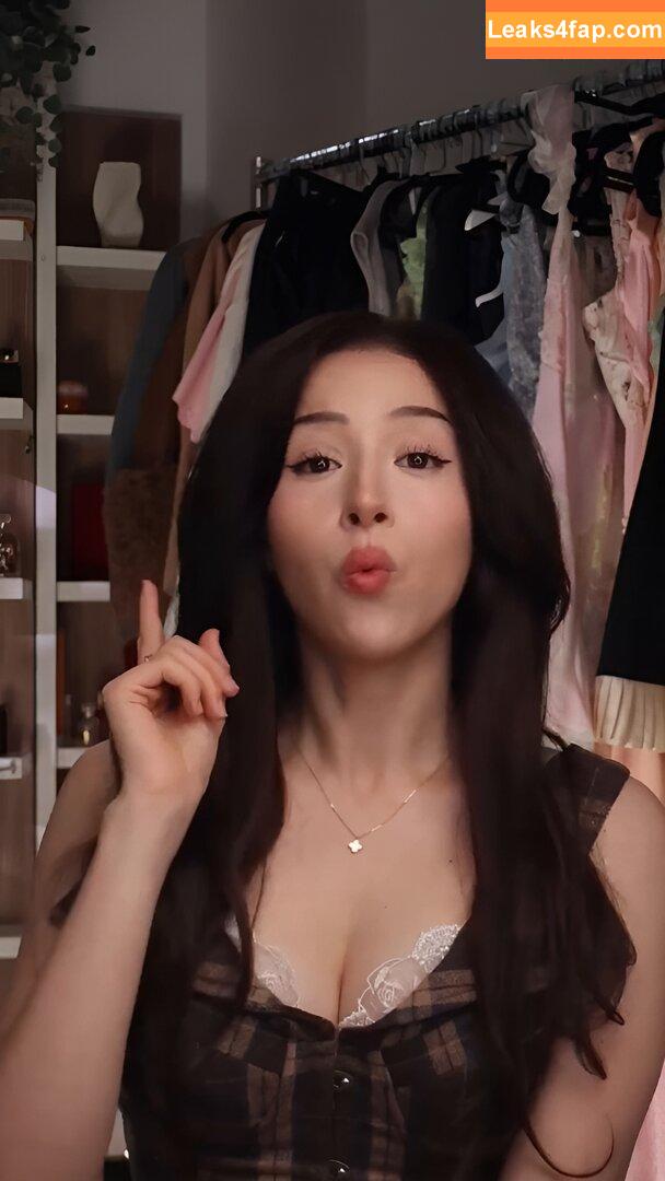 Pokimane / pokimanelol / pokinaneonlyfan leaked photo photo #0440