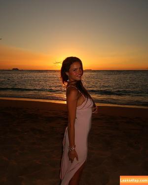 Sylvia Snyders photo #0005