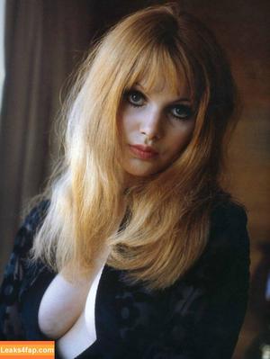Madeline Smith фото #0013
