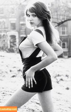 Madeline Smith фото #0018