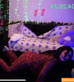 Lyndi photo #0001
