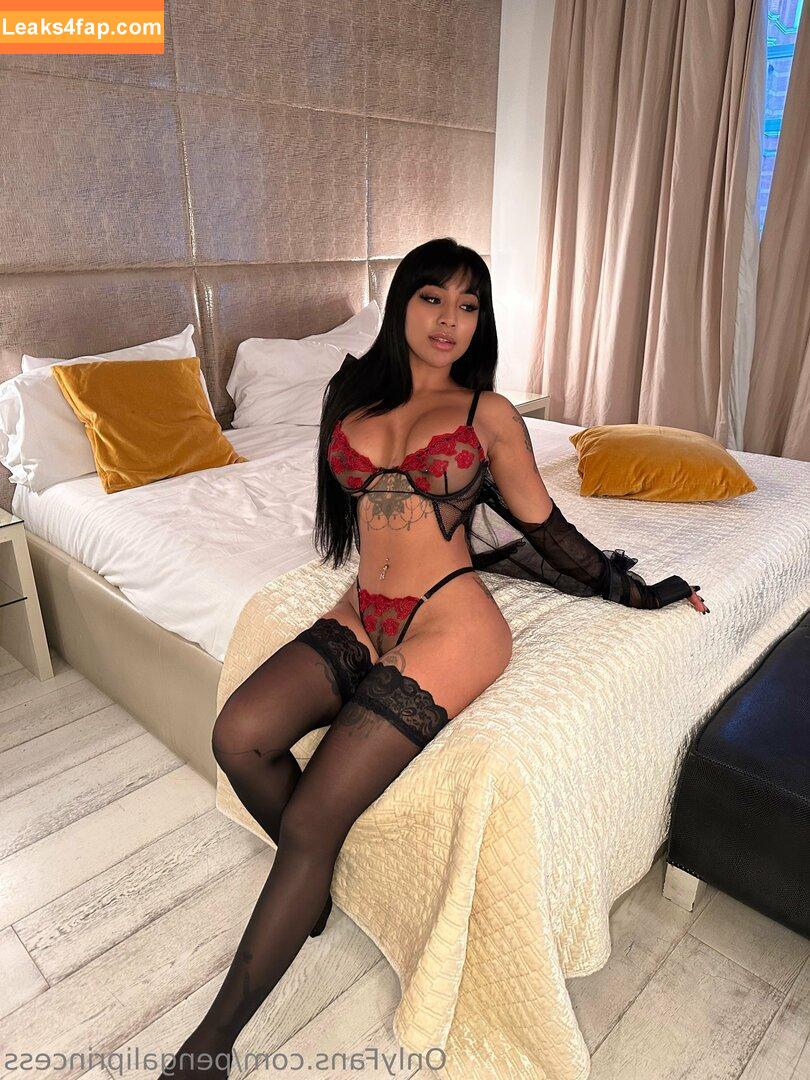Yasmina Khan /  leaked photo photo #0079
