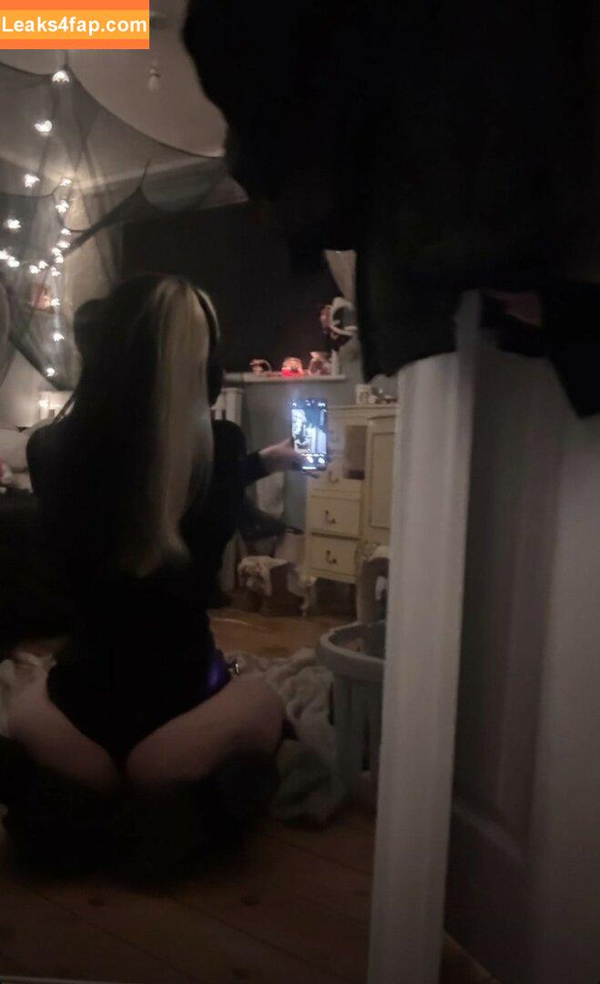 222.mollsx / molls222 leaked photo photo #0075