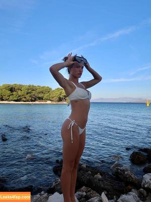 Sylvia Snyders photo #0010