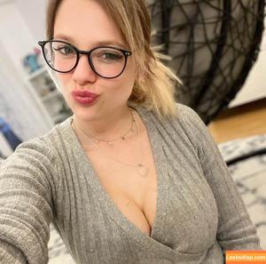 Anne Wuensche photo #0048