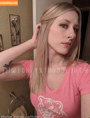 Country Hotwife photo #0001