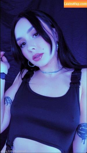 Lyndi photo #0003