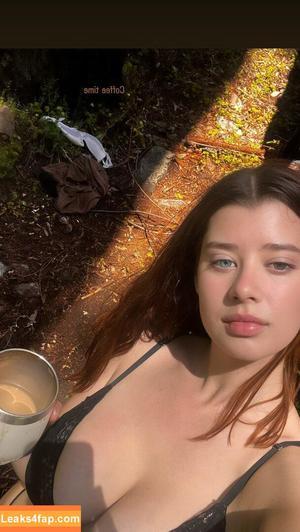 Sarah McDaniel photo #0001