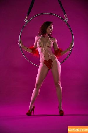 Carlotta Champagne photo #0154