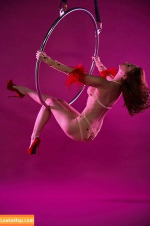 Carlotta Champagne photo #0156