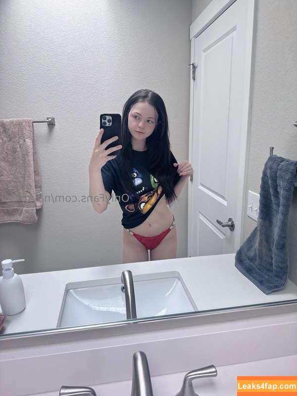 Strawbeariemilkk / StrawberryMillk / straw_milkk / strawberrymilk__xoxo leaked photo photo #0015