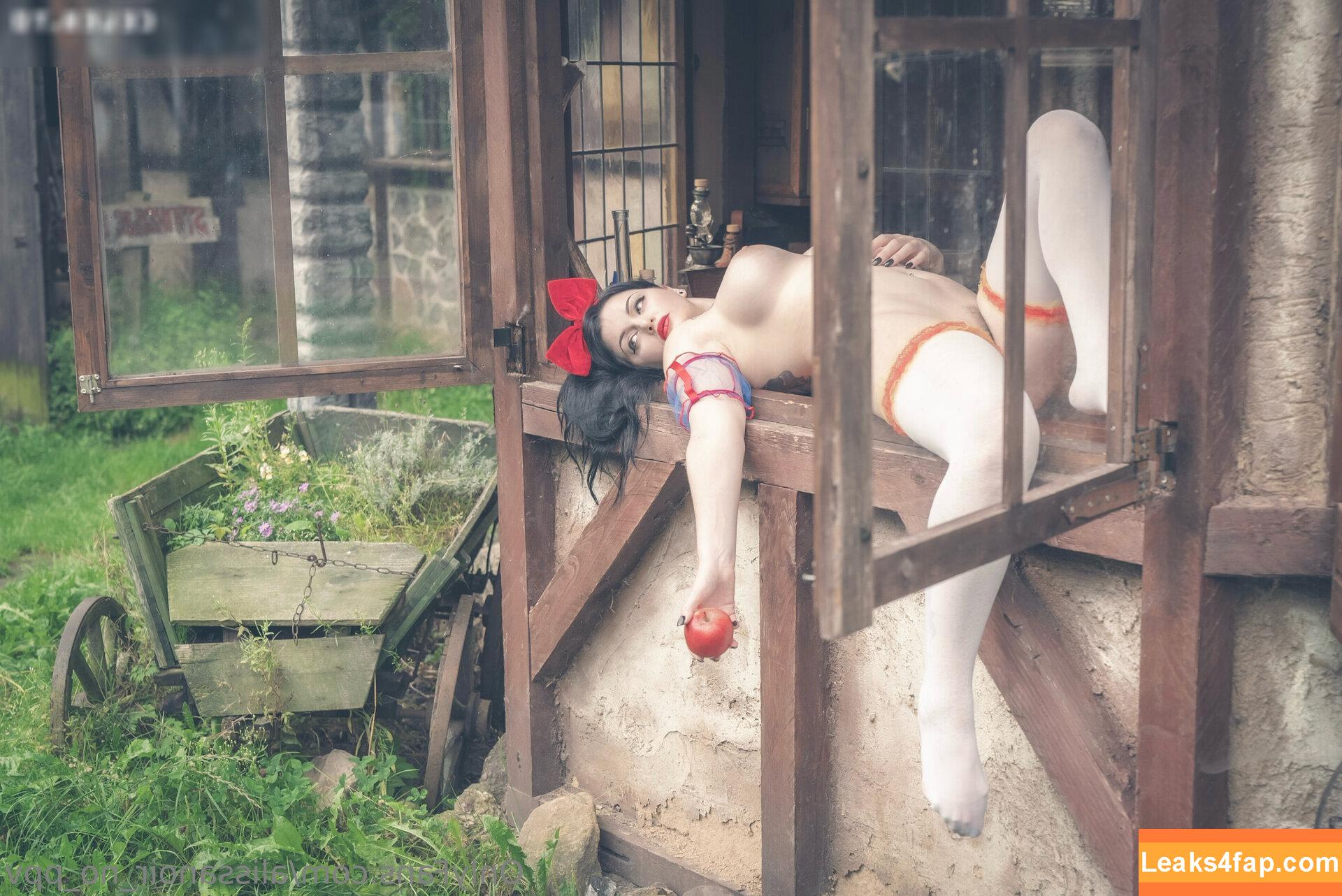 27918 /  leaked photo photo #0276