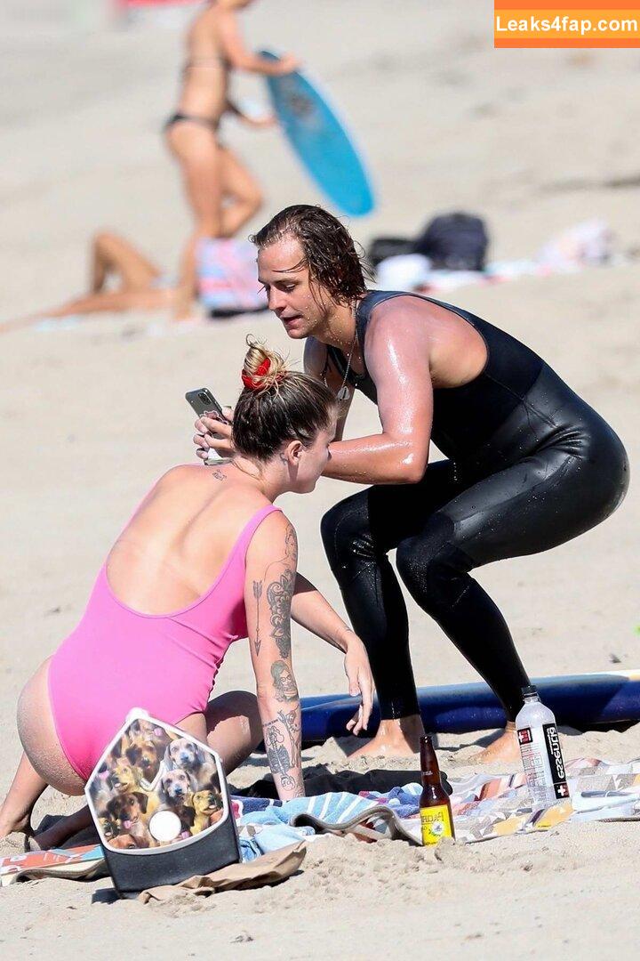 27918 /  leaked photo photo #0597