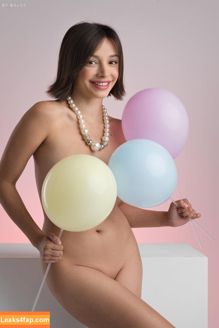 27918 /  leaked photo photo #0626