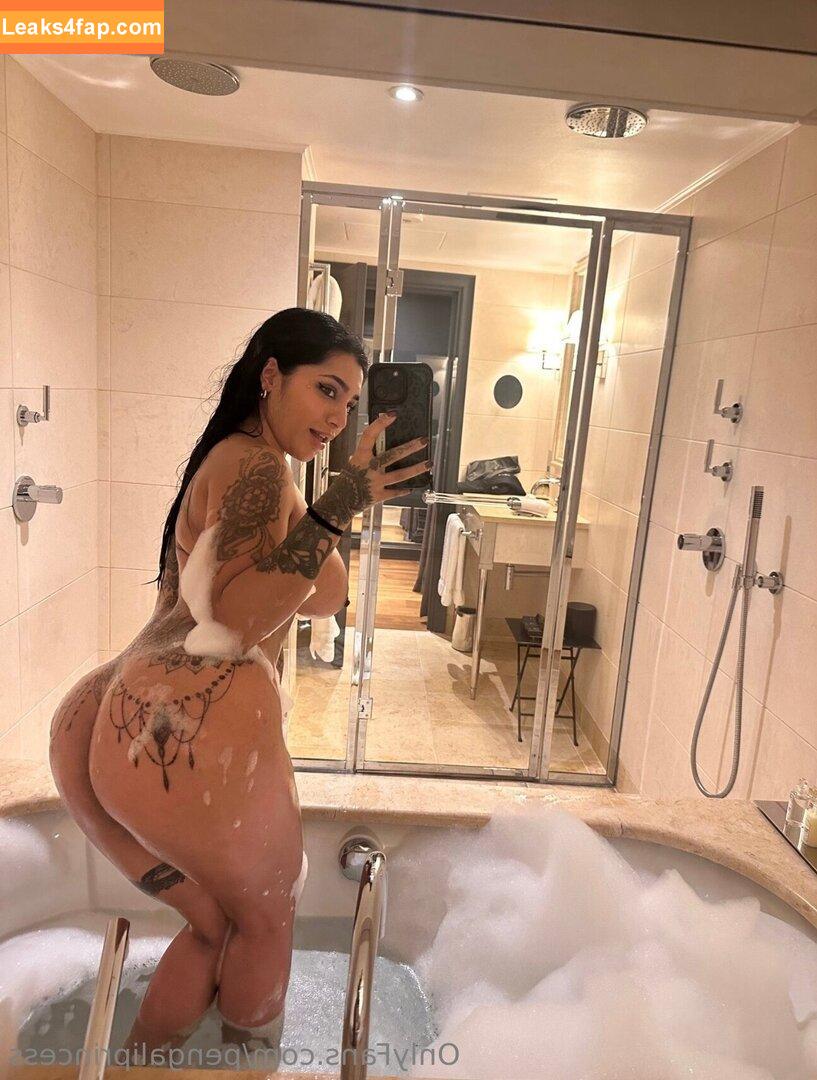 Yasmina Khan /  leaked photo photo #0007