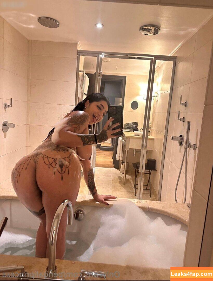 Yasmina Khan /  leaked photo photo #0013