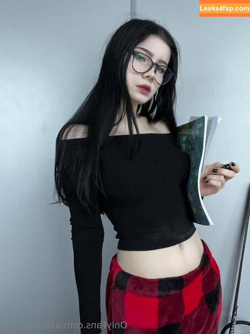 astrid.gothly / bluexastrid / cashew225 leaked photo photo #0008