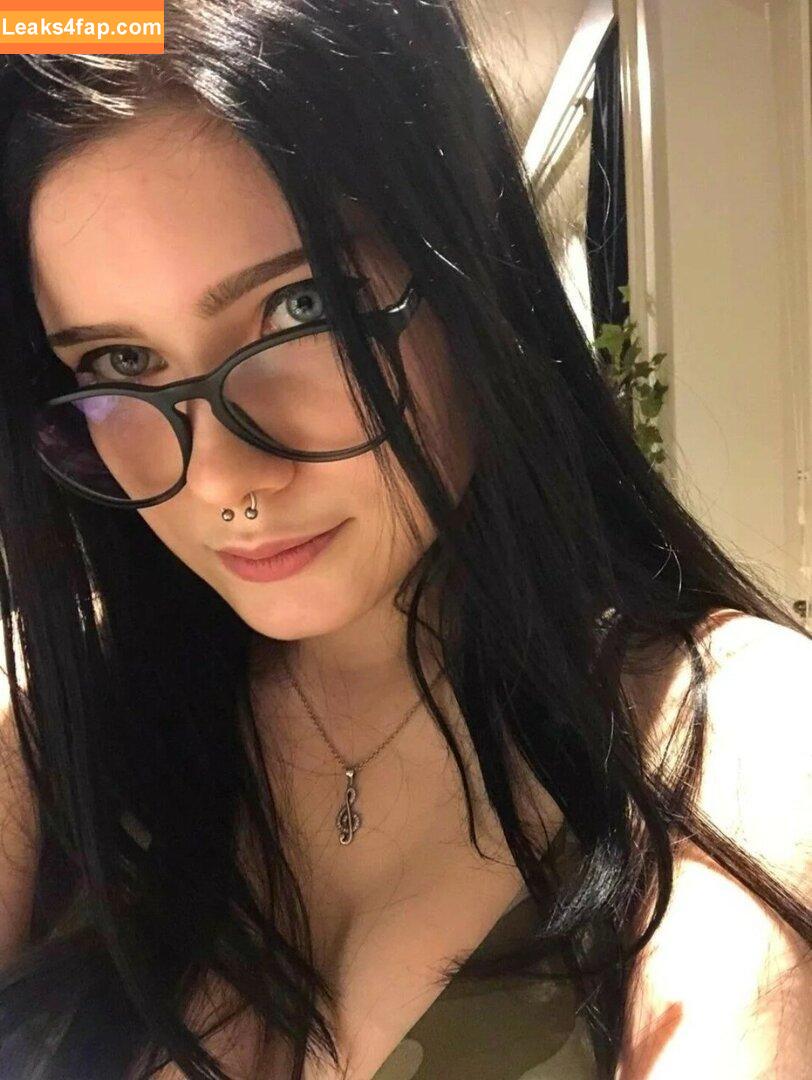 astrid.gothly / bluexastrid / cashew225 leaked photo photo #0101