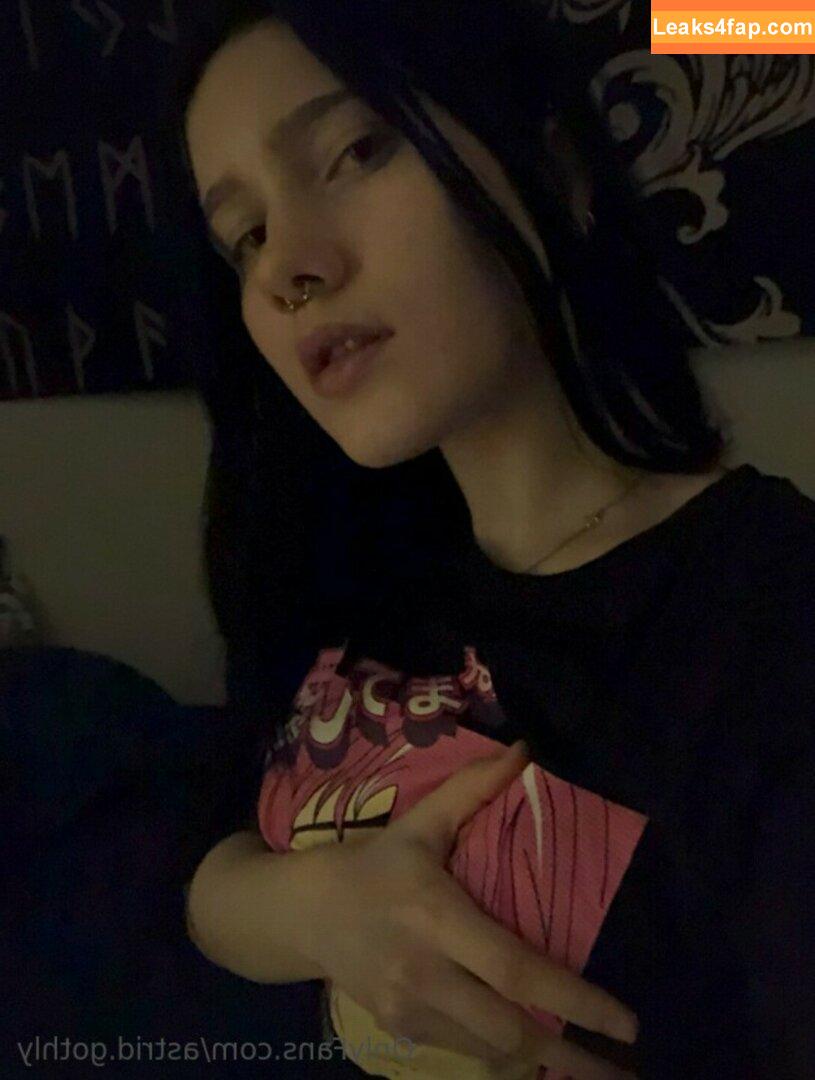 astrid.gothly / bluexastrid / cashew225 leaked photo photo #0107