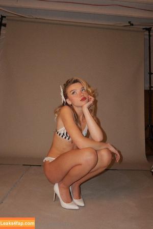 Brie Belle photo #0102